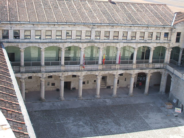 Archivo:CastCuellar4.jpg