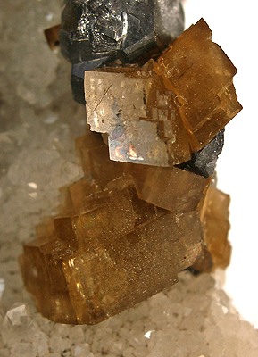 File:Galena-Quartz-Siderite-oldeuro-56c.jpg