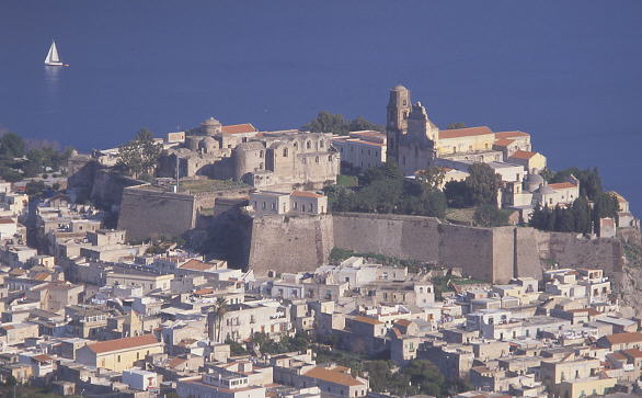 Archivo:Lipari Castello.jpg