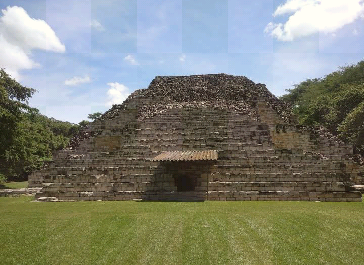 File:Pirámide del Parque el Puente de Honduras.png