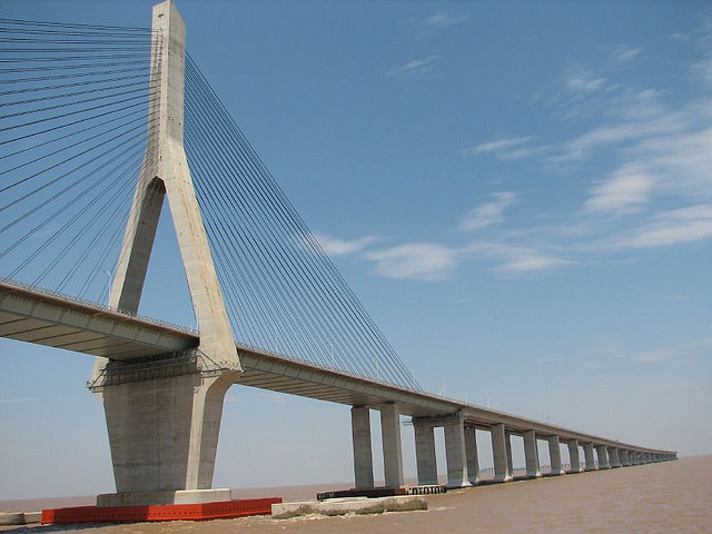 File:Donghai Bridge 2006.jpg