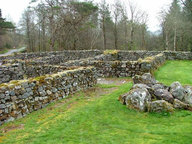 File:Enclosures at Fassfern - geograph.org.uk - 2379313.jpg