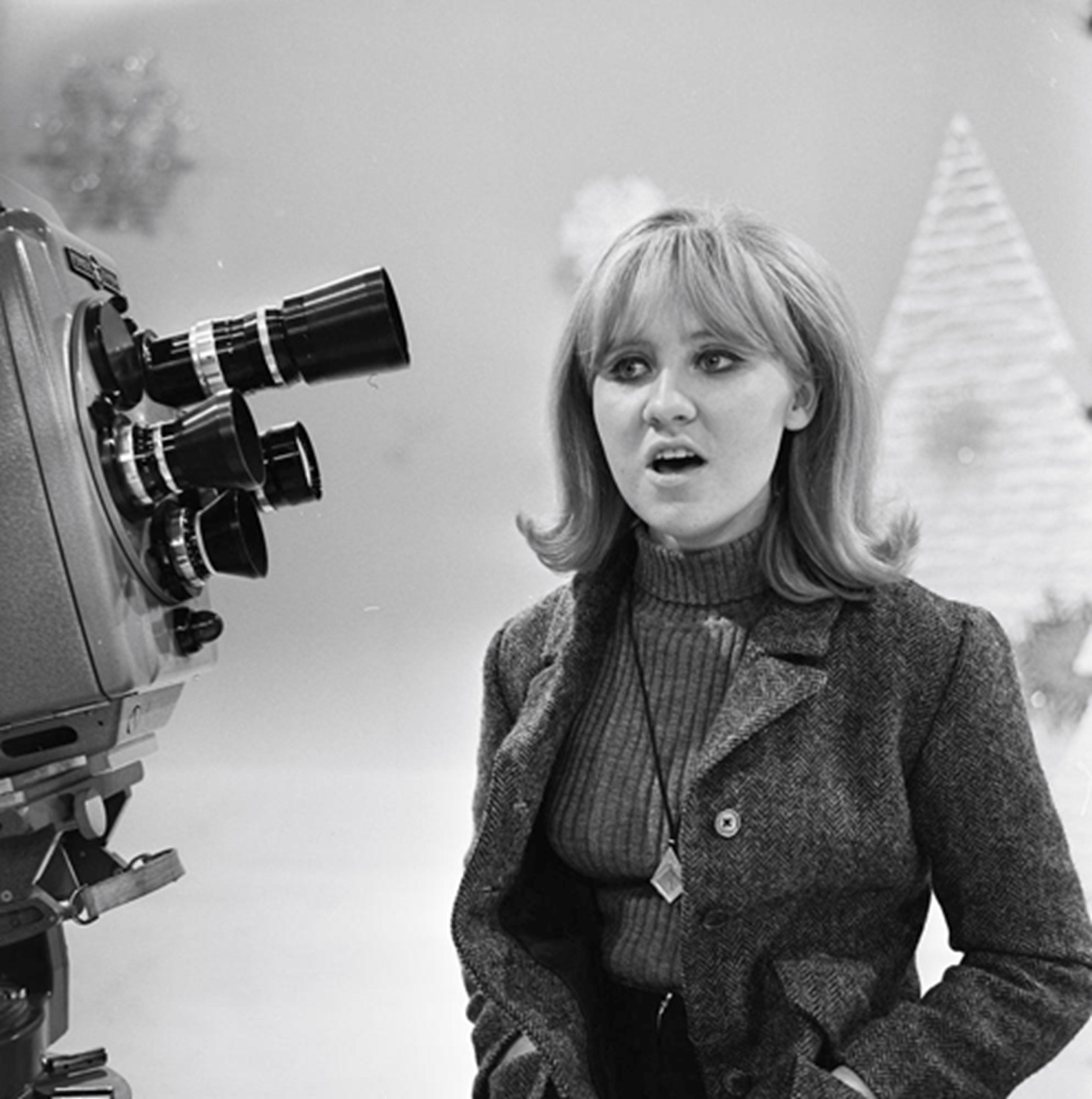 Lulu in 1965 on the set of Fanclub, Dutch TV