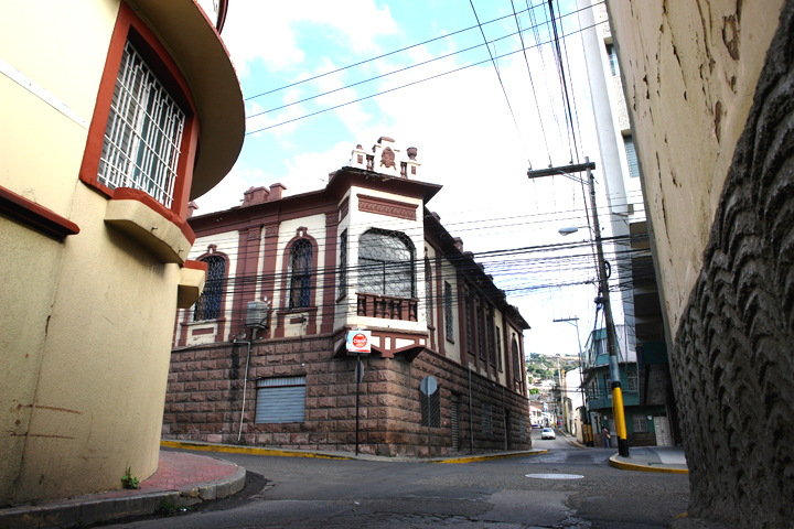 Archivo:Tegucigalpa Honduras street 3.jpg