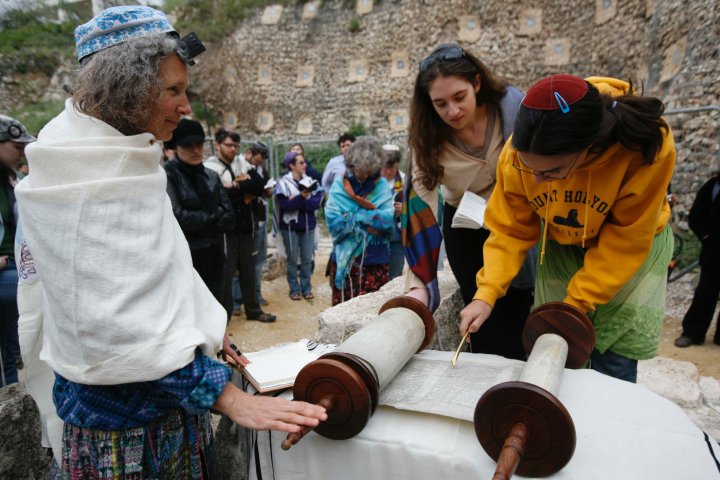 File:Torah Reading at Robinson's Arch.jpg