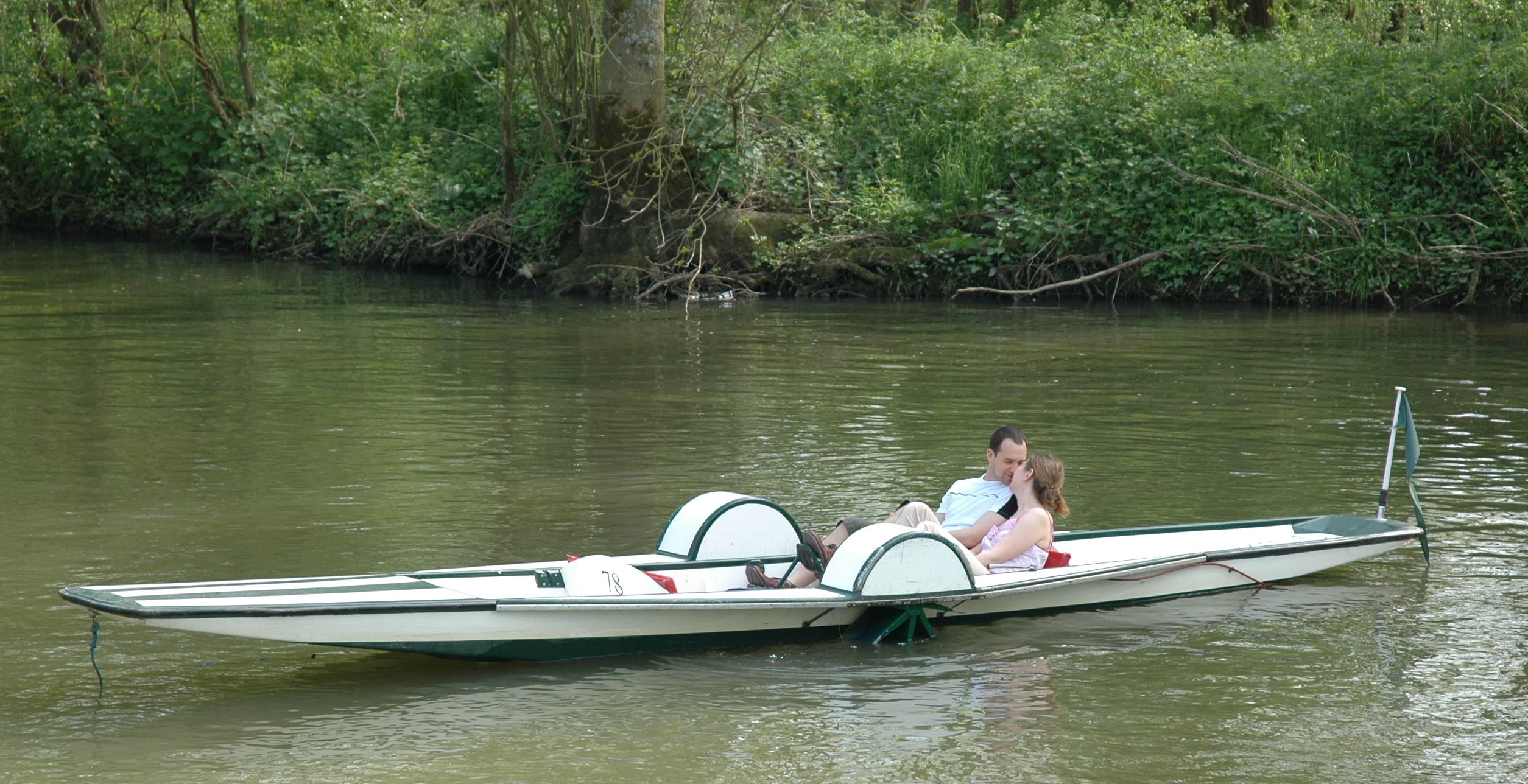 thumbA Thames punt adapted as a pedalo