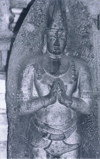 File:Sculpture of Krishna Deva Raya.jpg