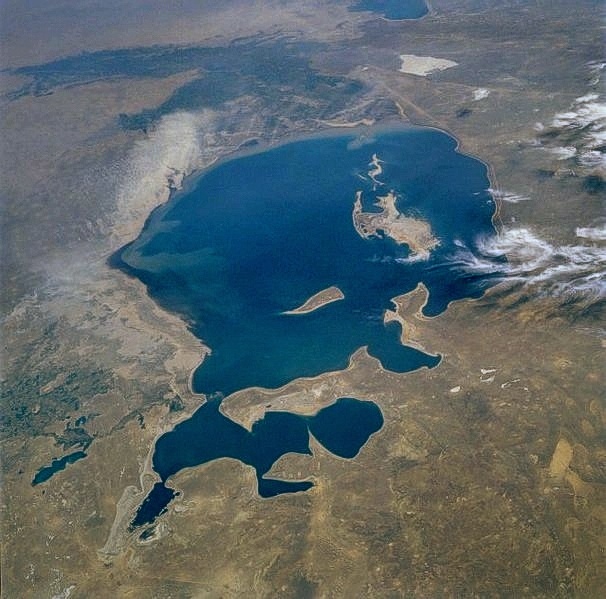 File:Aral sea 1985 from STS.jpg