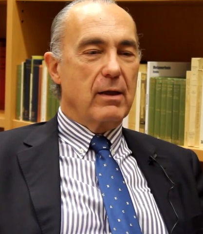 Archivo:Luis Alberto de Cuenca 2015 (cropped).jpg