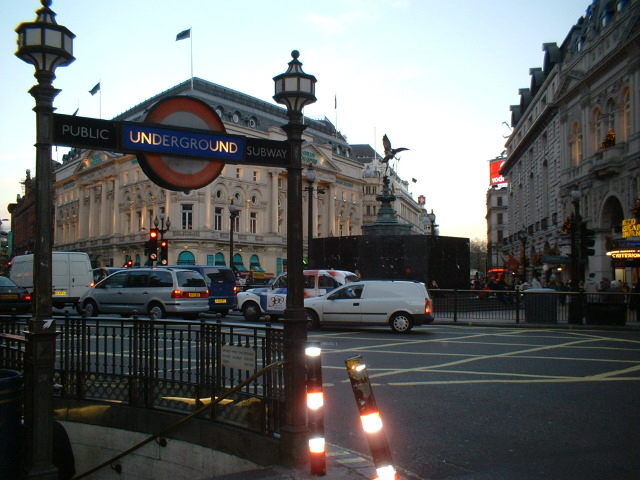 Файл:Piccadillycircus.jpg