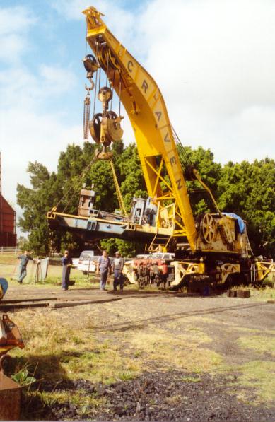 File:1073 unloading treadwell platform.jpg