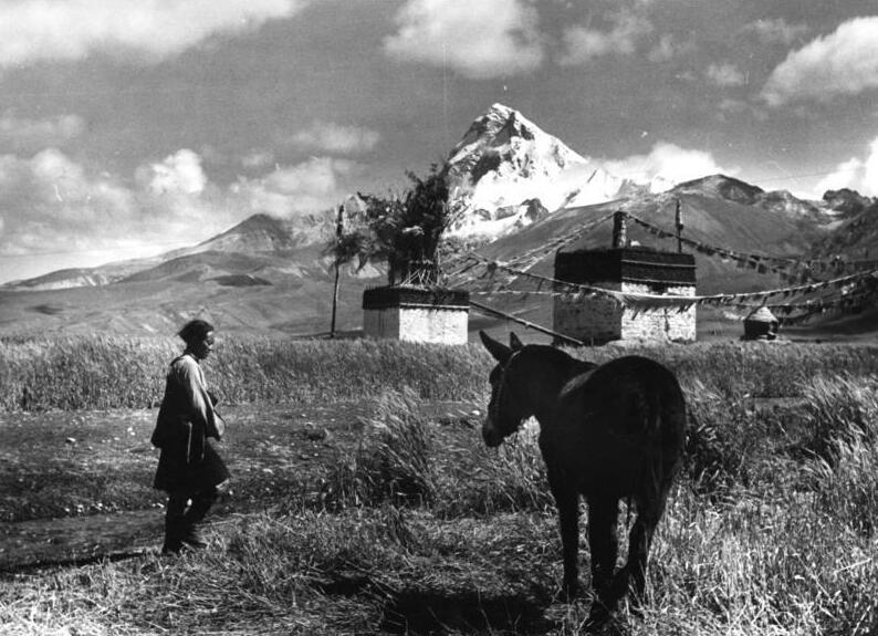 Файл:Bundesarchiv Bild 135-S-06-06-25, Tibetexpedition, Landschaftsaufnahme, Chomolhari.jpg