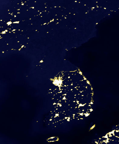 Файл:Korean peninsula at night.jpg