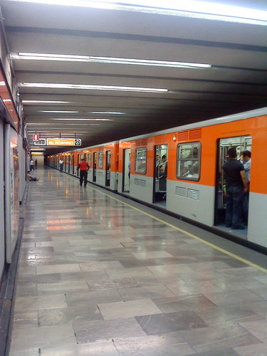 Archivo:Línea 7, estación Tacuba.jpg