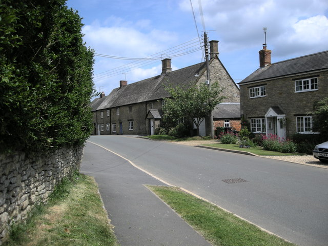 File:Helmdon-Wappenham Road - geograph.org.uk - 1356227.jpg