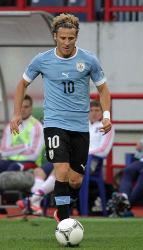 File:Diego Forlán 2012.jpg