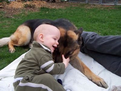 File:GSD and a baby.jpg