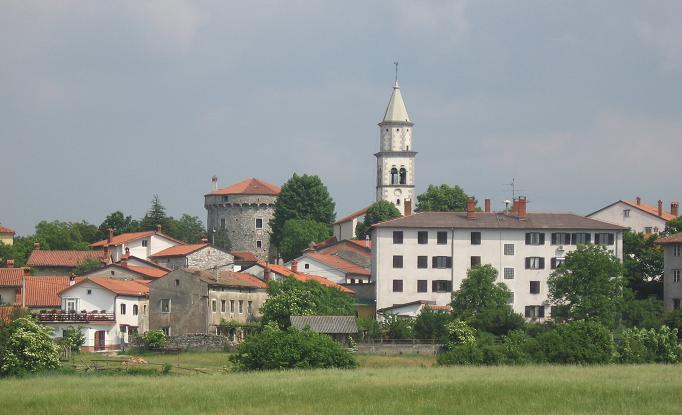 File:Lokev,Slovenija.jpg