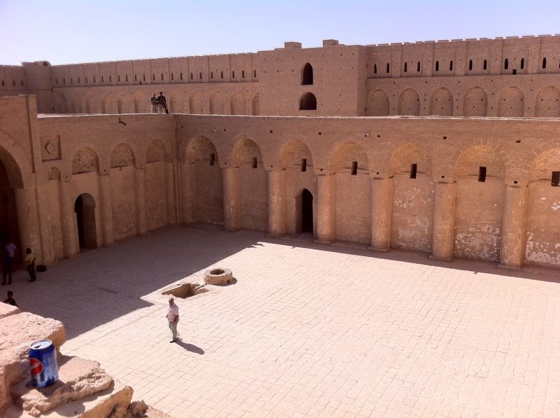 Archivo:Al-Ukhaidir Fortress-Iraq-حصن الأخيضر.jpg