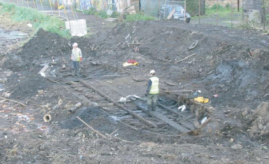 File:Barge excavation - Edinburgh.jpg