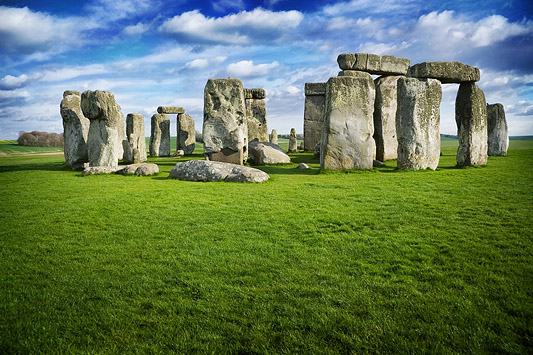 File:Stonehenge-Green.jpg