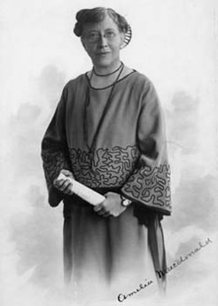 File:Amelia Morrison Macdonald (1865–1946).jpg