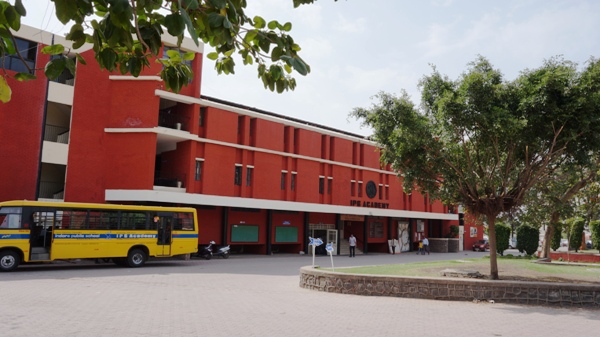 File:IPS Academy main building.JPG