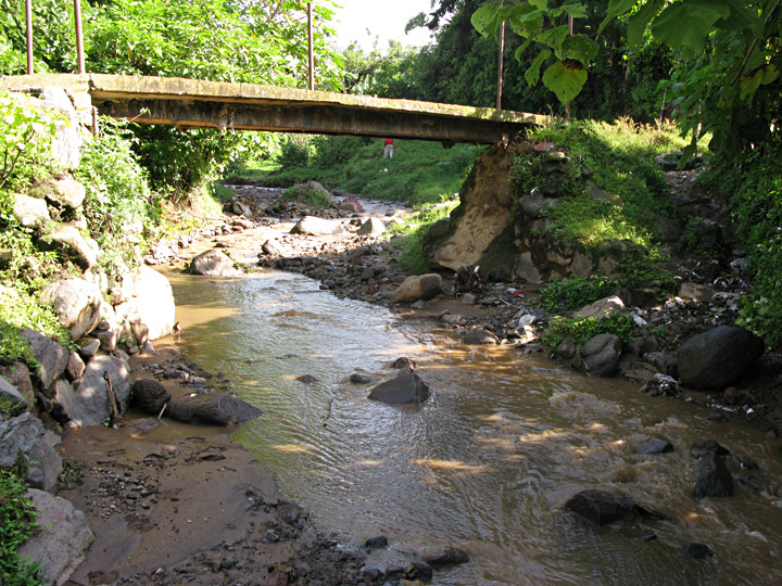 Archivo:Río Platanitos en Bárcena Villa Nueva.jpg