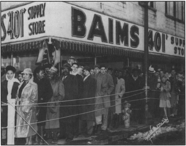 File:Desegregated Freedom Train Line in Pine Bluff Arkansas.png