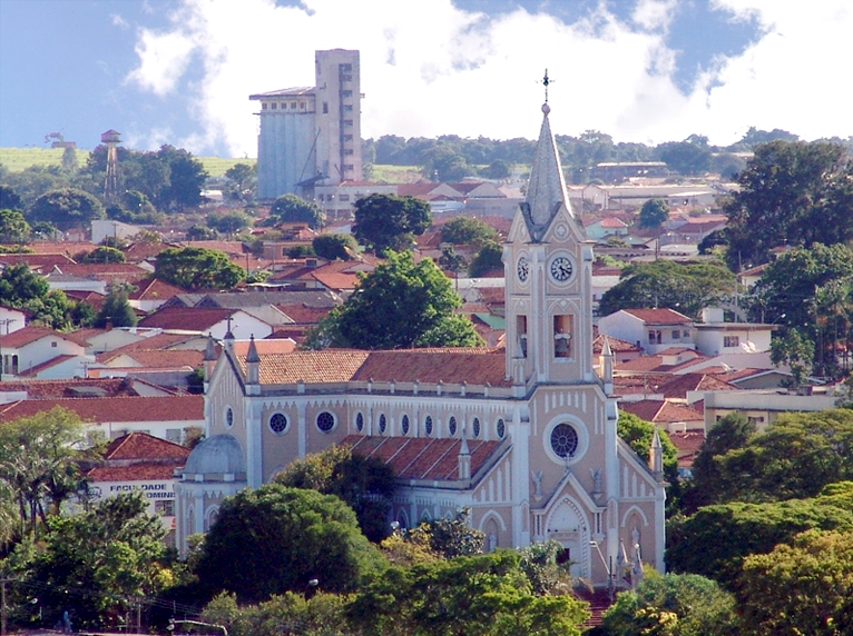 File:Santuario NS Dores.jpg