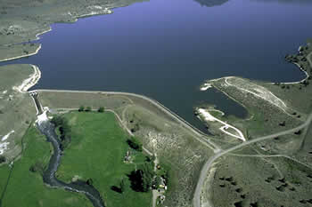 File:Agency Valley Dam.jpg