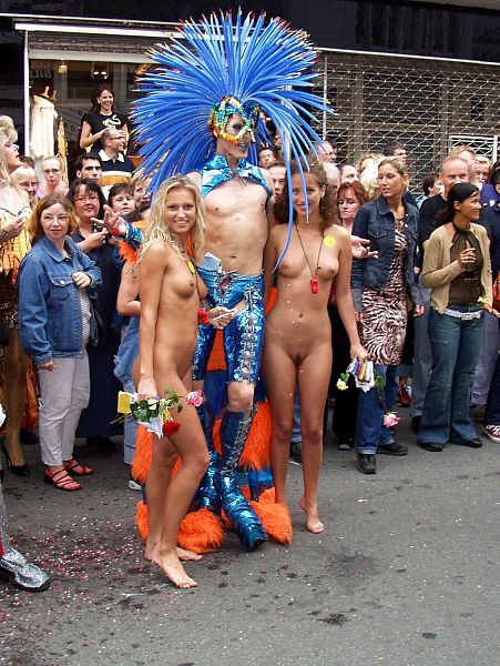 File:CSD 2001 Köln Parade Apostelnstraße 42.jpg