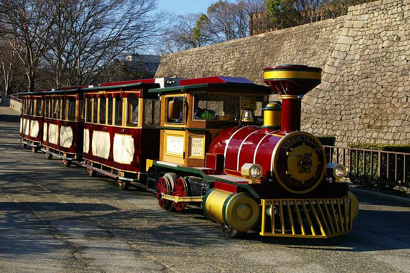 File:OsakaCastle-Train.jpg