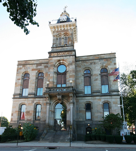 Файл:COLUMBIANA COURTHOUSE 2-4-09.jpg