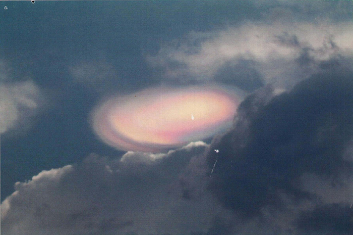 File:Close up of light in sky, Sri Lanka.jpg