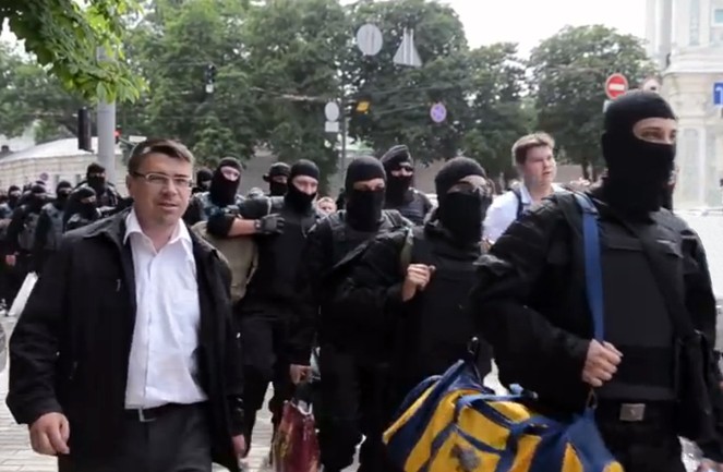 File:Oleh Odnoroshenko with «Azov» volunteers.jpg