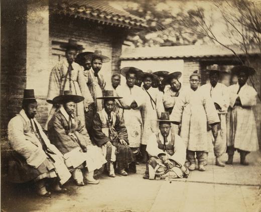 Archivo:Koreans oldest pic group.jpg