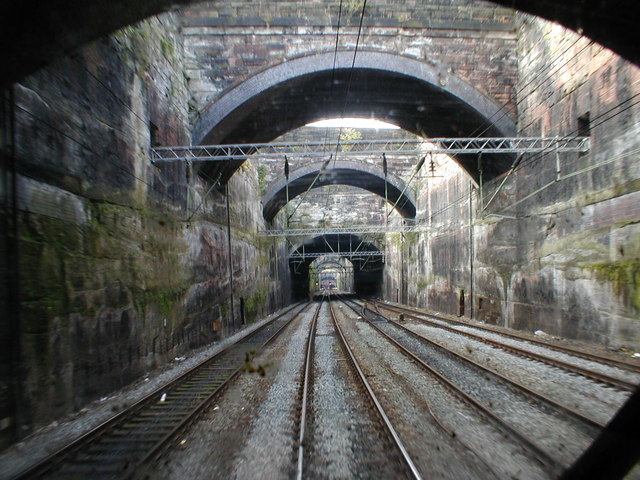 File:Leaving Liverpool Lime St - geograph.org.uk - 747034.jpg