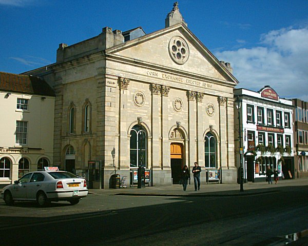 File:Newbury Corn Exchange 27-04-05.jpg