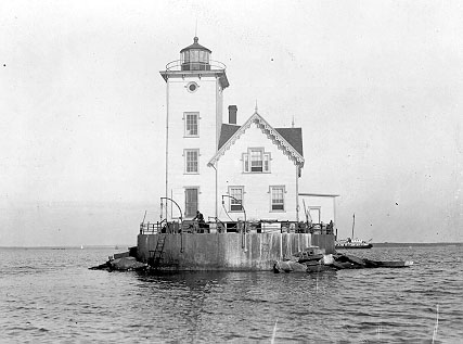 File:Wickford Harbor Light RI.JPG