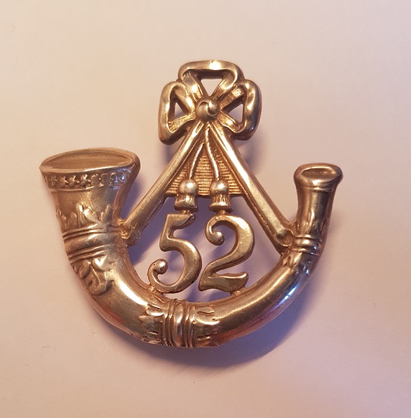 File:52nd Regiment of Foot Cap Badge.jpg