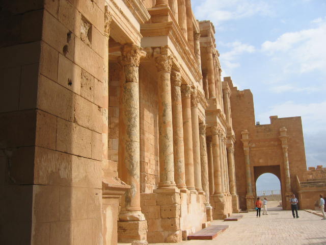 File:Theatre, Sabratha.JPG