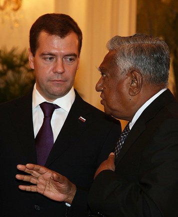 File:Dmitry Medvedev in Singapore 15-16 November 2009-4.jpg