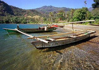 File:FloresFishingBoat.jpg