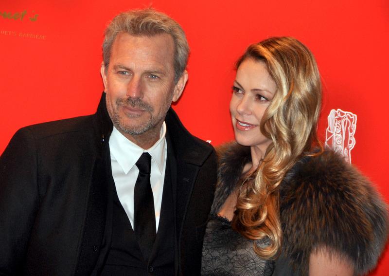 File:Kevin Costner Césars 2013 2.jpg