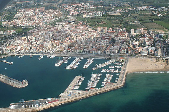 Archivo:Vista.aera-portcambrils.jpg