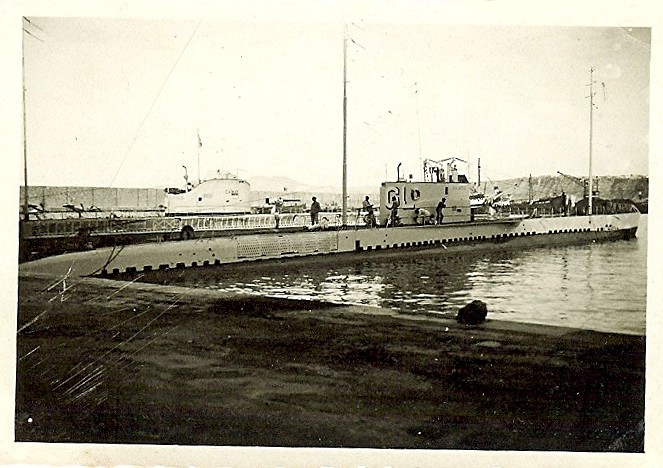 File:1932 Sous-marin dans le port d'Oran.jpg