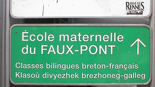 File:Breton school sign in Rennes.jpg