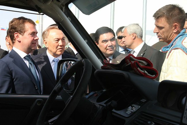 Файл:Dmitry Medvedev in Turkmenistan 13 September 2009-3.jpg