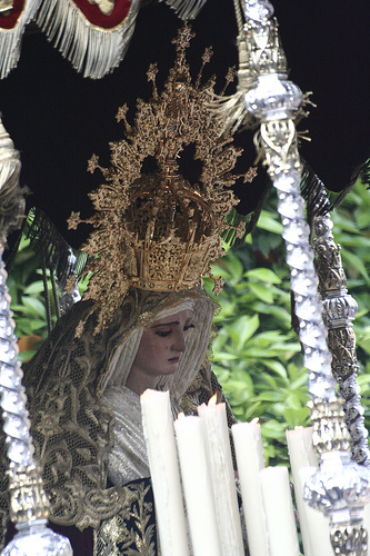 Archivo:SemanaSantaSevillaLaLanzada2.jpeg